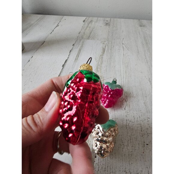 Vintage Mercury grape ornament set strawberry fruit Xmas tree pink silver red - Picture 4 of 11